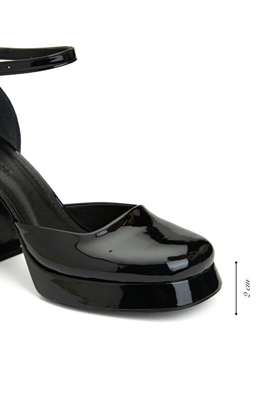 Siyah Rugan Kalın Kadın Topuklu Sandalet