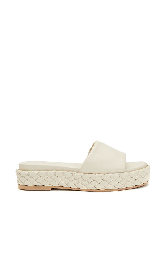 Kırık Beyaz Örgü Detaylı Kadın Deri Terlik