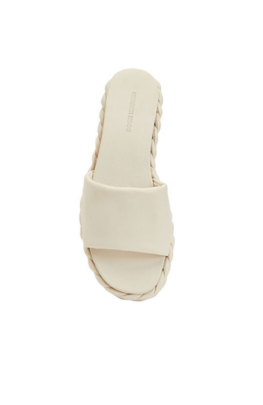 Kırık Beyaz Örgü Detaylı Kadın Deri Terlik