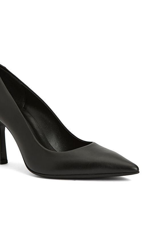 Siyah Deri Topuklu Ayakkabı