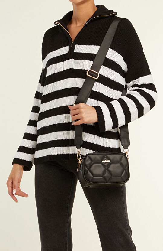 Siyah Kadın Postacı Çantası