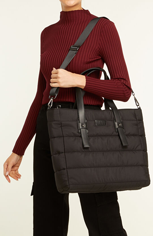 Siyah Kapitoneli Kadın Çanta