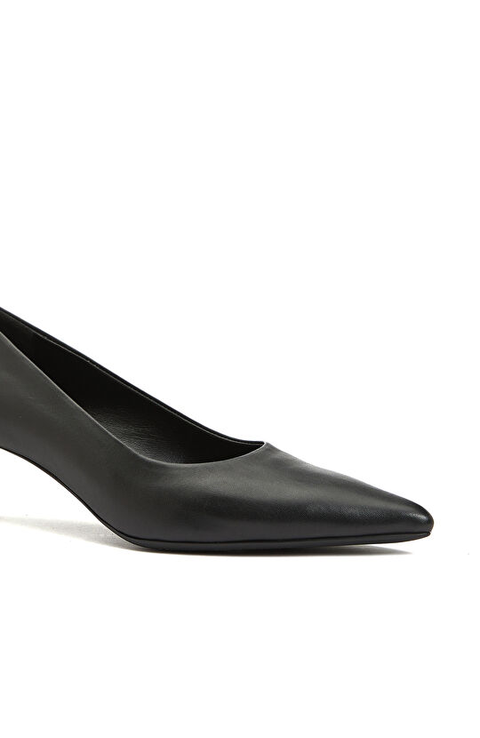 Siyah Kısa Topuklu Sivri Burun Kadın Deri Ayakkabı