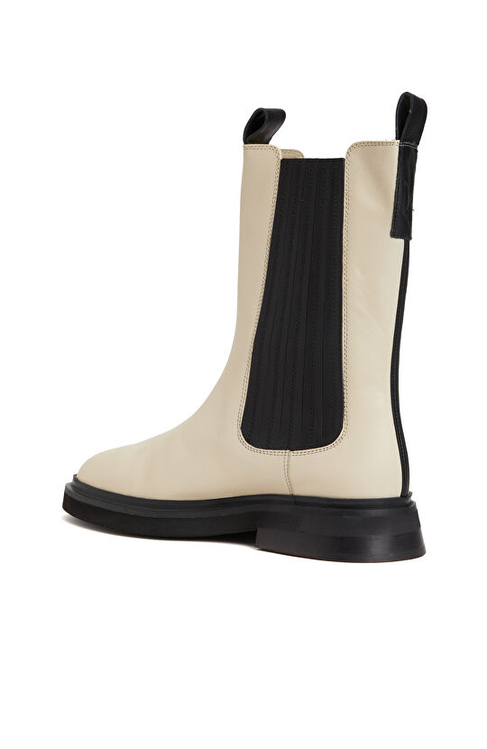 Kırık Beyaz Kadın Bot