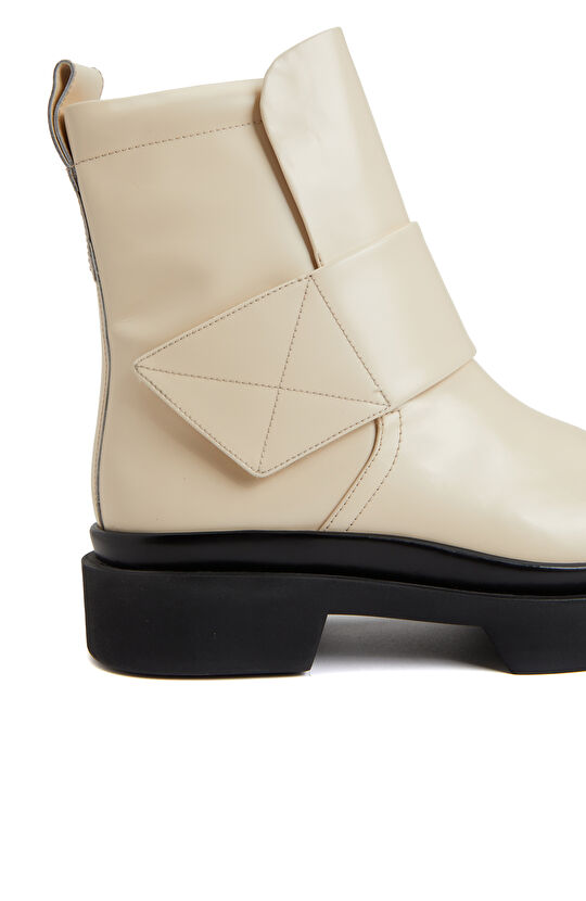 Kırık Beyaz Kadın Deri Bot