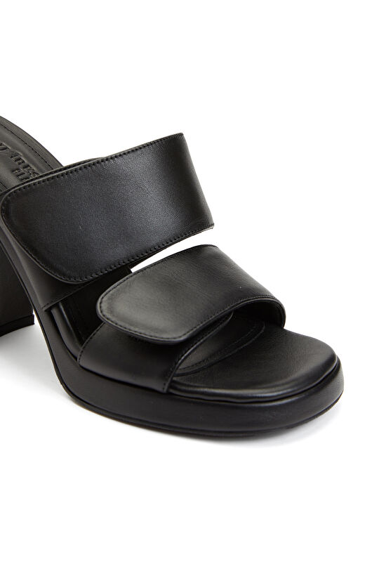 Siyah Kadın Deri Terlik