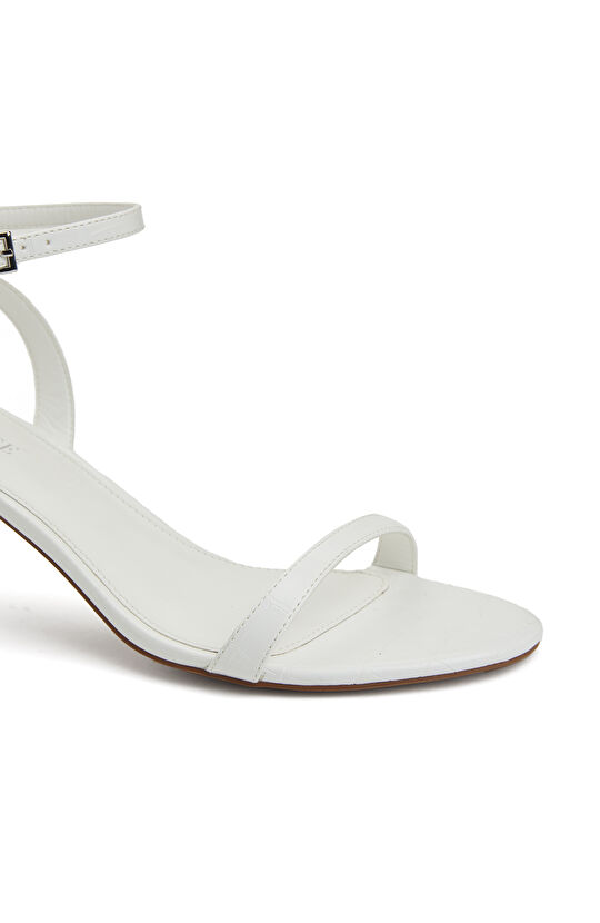Beyaz İnce Bant Kadın Deri Kısa Topuklu Sandalet