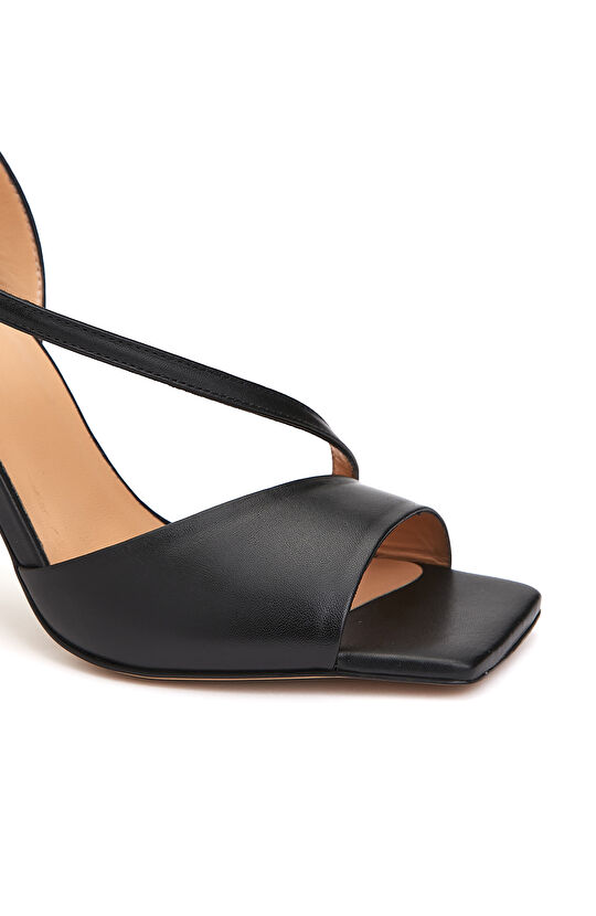 Siyah Kadın Deri Sandalet