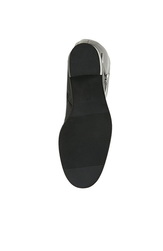 Toka Detaylı Kadın Deri Çizme