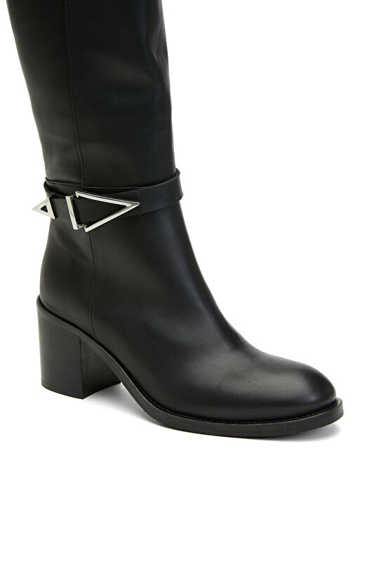 Toka Detaylı Kadın Deri Çizme