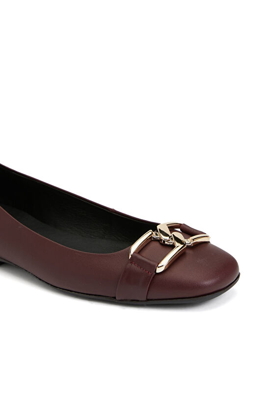 Bordo Zincir Aksesuarlı Deri Kadın Babet