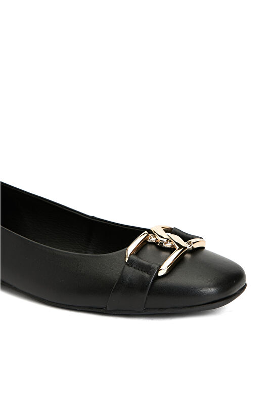 Siyah Zincir Aksesuarlı Deri Kadın Babet