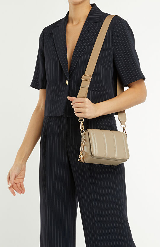 Vizon Kapitoneli Kadın Postacı Çantası