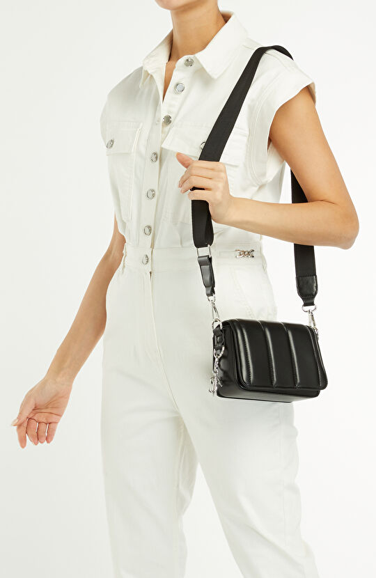 Siyah Kapitoneli Kadın Postacı Çanta