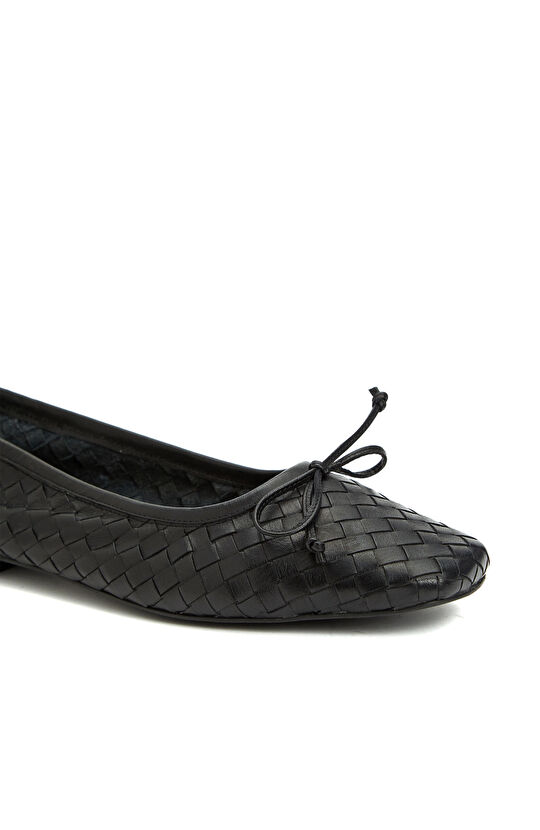 Siyah Deri Örgülü Babet