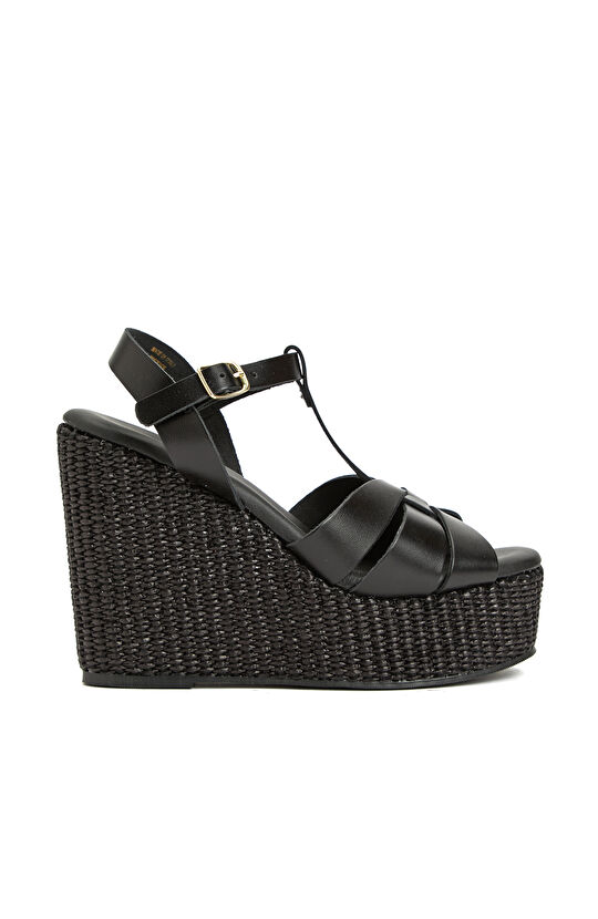 Siyah Tabanı Hasır Detaylı Sandalet