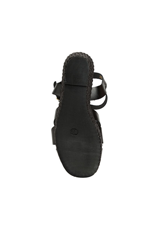 Siyah Tabanı Hasır Detaylı Sandalet