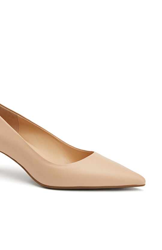 Bej Kısa Topuklu Sivri Burun Kadın Deri Ayakkabı