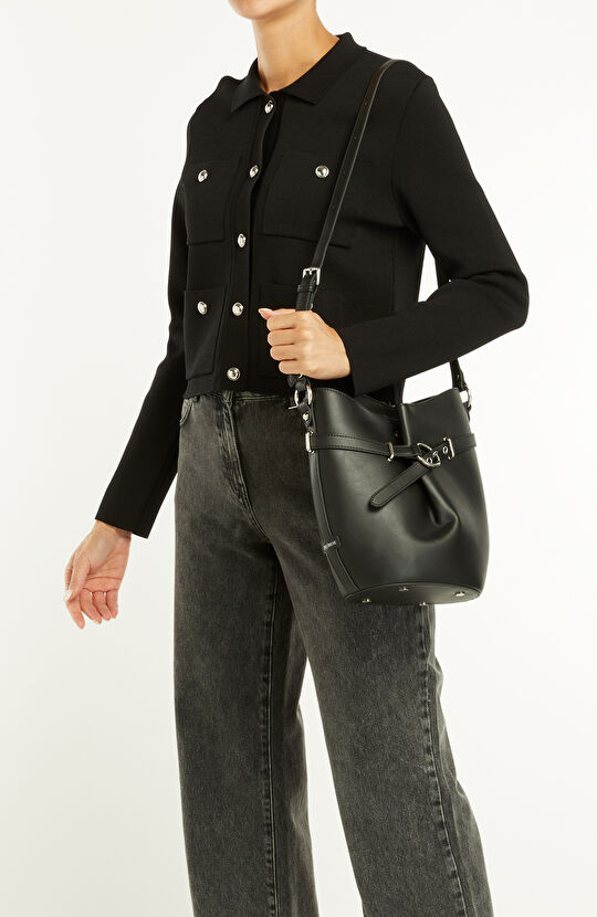 Siyah Kadın Postacı Çanta