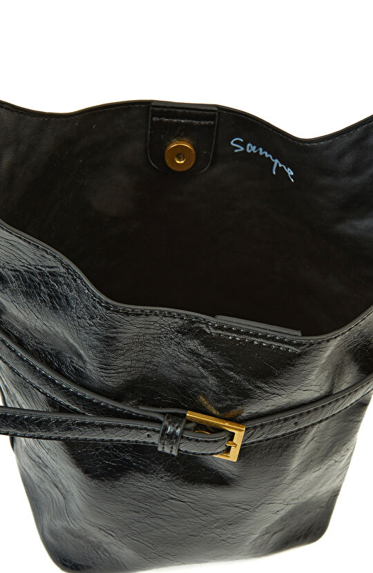 Siyah Kadın Postacı Çanta