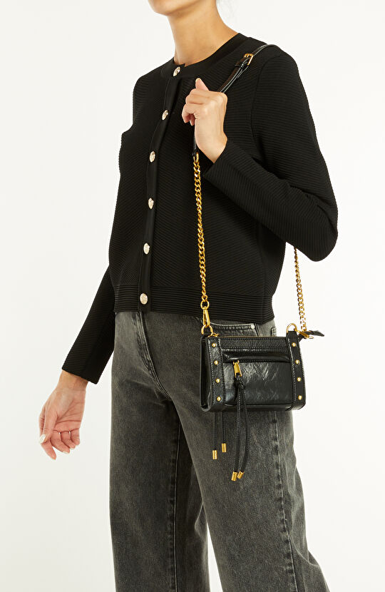 Siyah Kadın Postacı Çanta