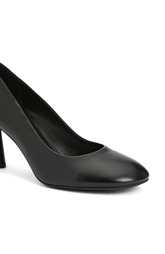 Siyah Deri Topuklu Ayakkabı