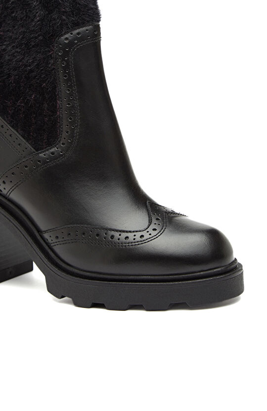 Siyah Triko Detaylı Kadın Deri Bot