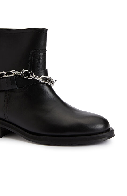 Siyah Zincir Detaylı Kadın Deri Bot