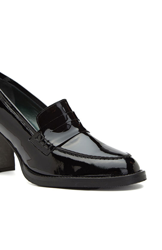 Siyah Kuşak Detaylı Kadın Deri Loafer