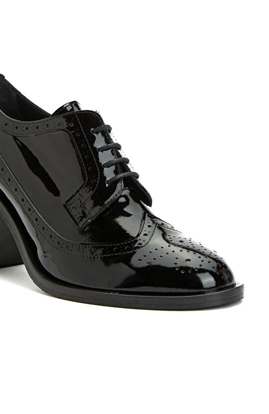 Siyah Kadın Metalik Rugan Ayakkabı