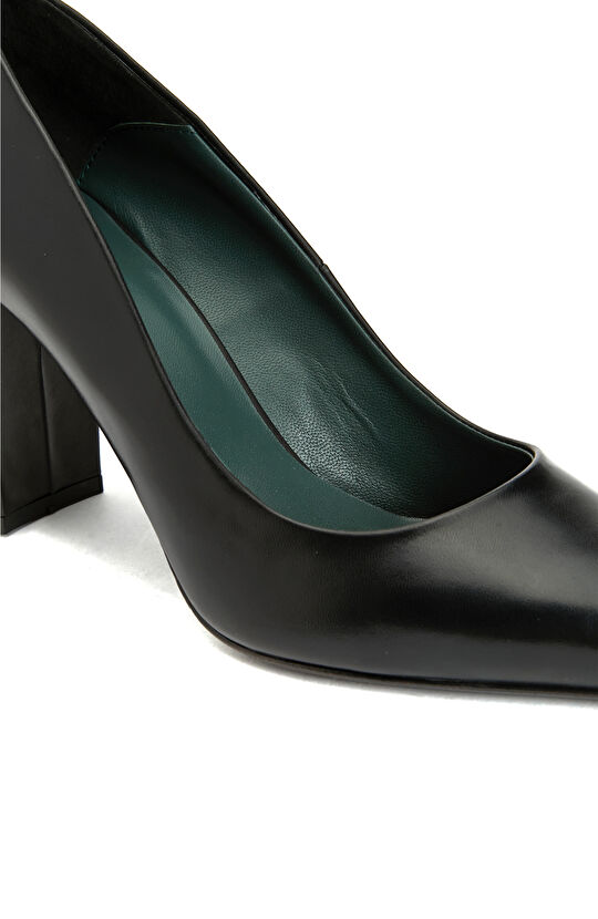 Siyah Deri Topuklu Ayakkabı