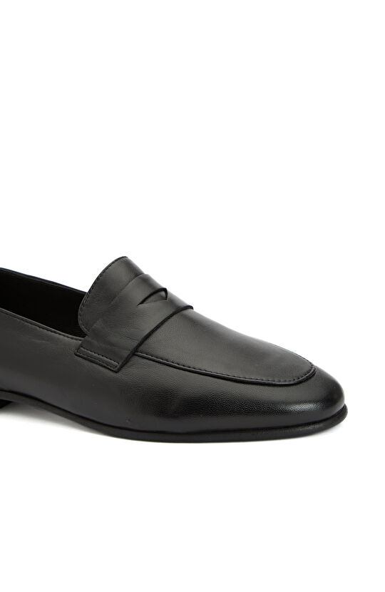 Siyah Kuşak Detaylı Kadın Deri Loafer