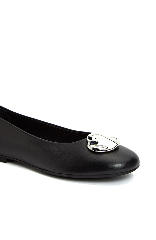 Siyah Toka Detaylı Kadın Deri Babet