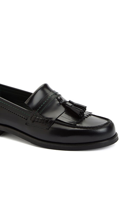 Siyah Püskül Detaylı Kadın Deri Loafer