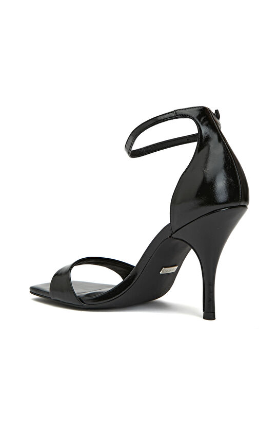 Siyah Kadın Parlak Deri Sandalet