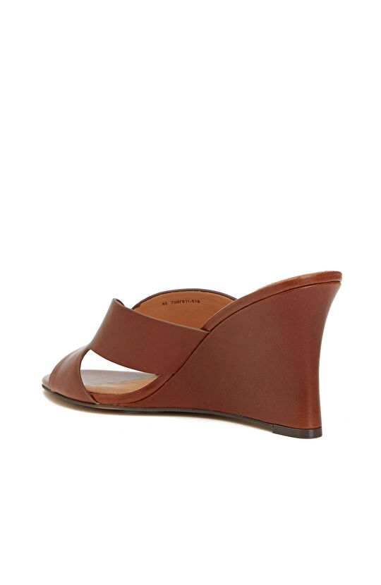 Taba Toka Detaylı Kadın Deri Terlik