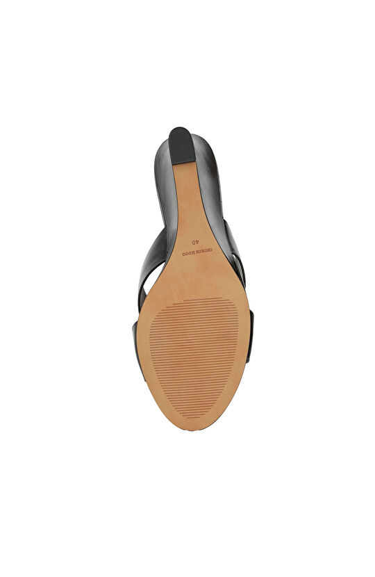 Siyah Toka Detaylı Kadın Deri Terlik