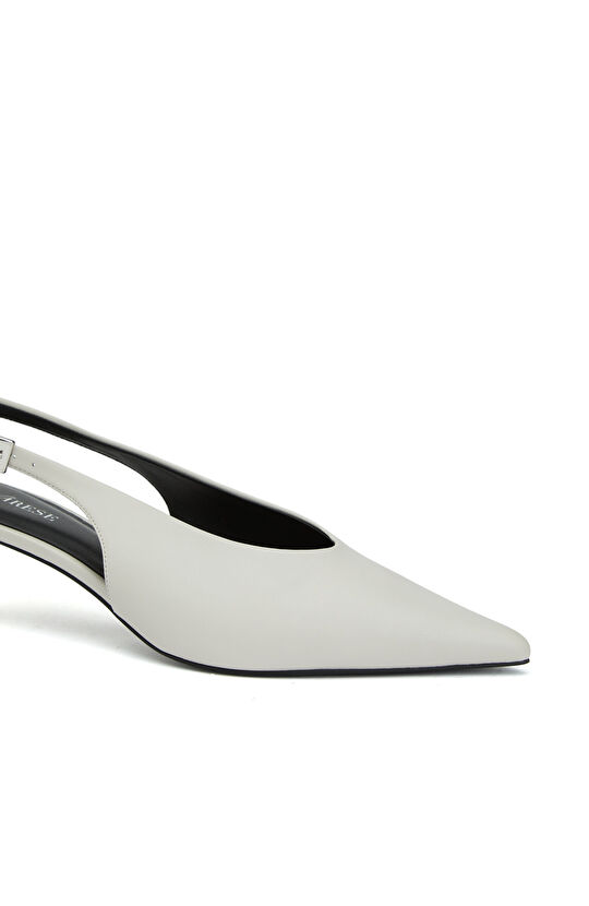 Kırık Beyaz Deri Topuklu Ayakkabı