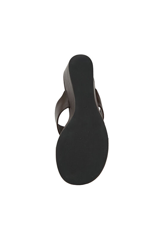 Kahverengi Parmak Detaylı Kadın Terlik