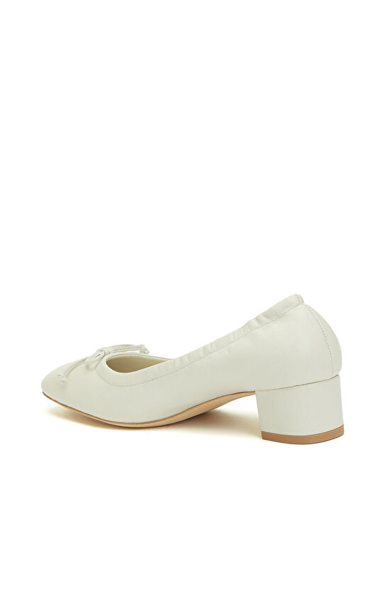 Kırık Beyaz Lastik Detaylı Deri Stiletto