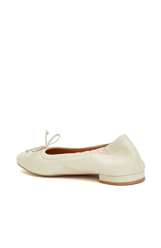 Kırık Beyaz Lastik Detaylı Deri Babet