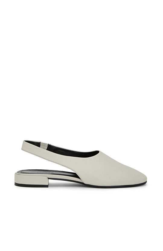 Kırık Beyaz Toka Detaylı Kadın Deri Sandalet