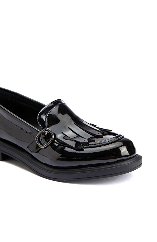 Siyah Püskül Detaylı Tokalı Kadın Loafer
