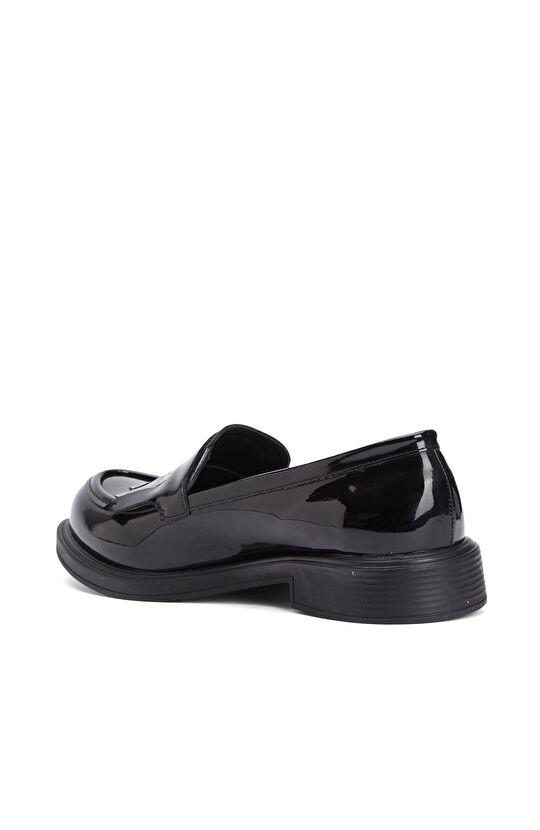 Siyah Püskül Detaylı Tokalı Kadın Loafer