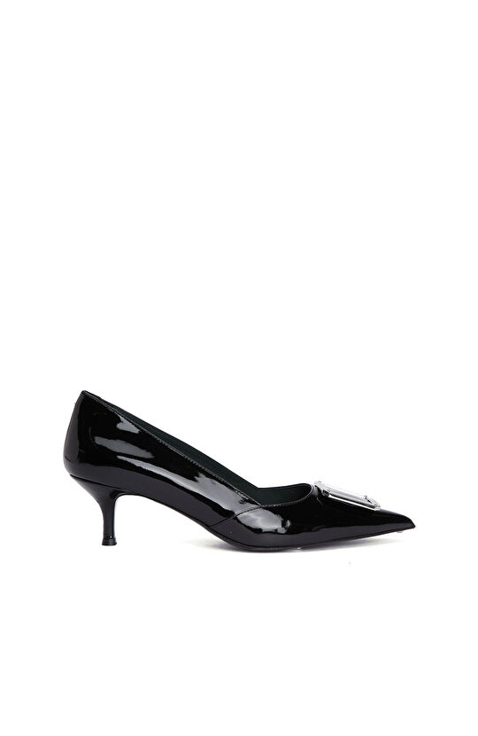 Siyah Toka Detaylı Rugan Topuklu Ayakkabı