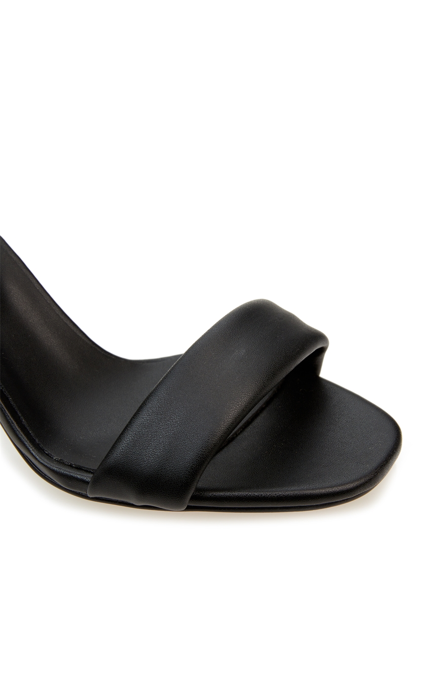 Puffy Siyah Toka Detaylı Kadın Sandalet