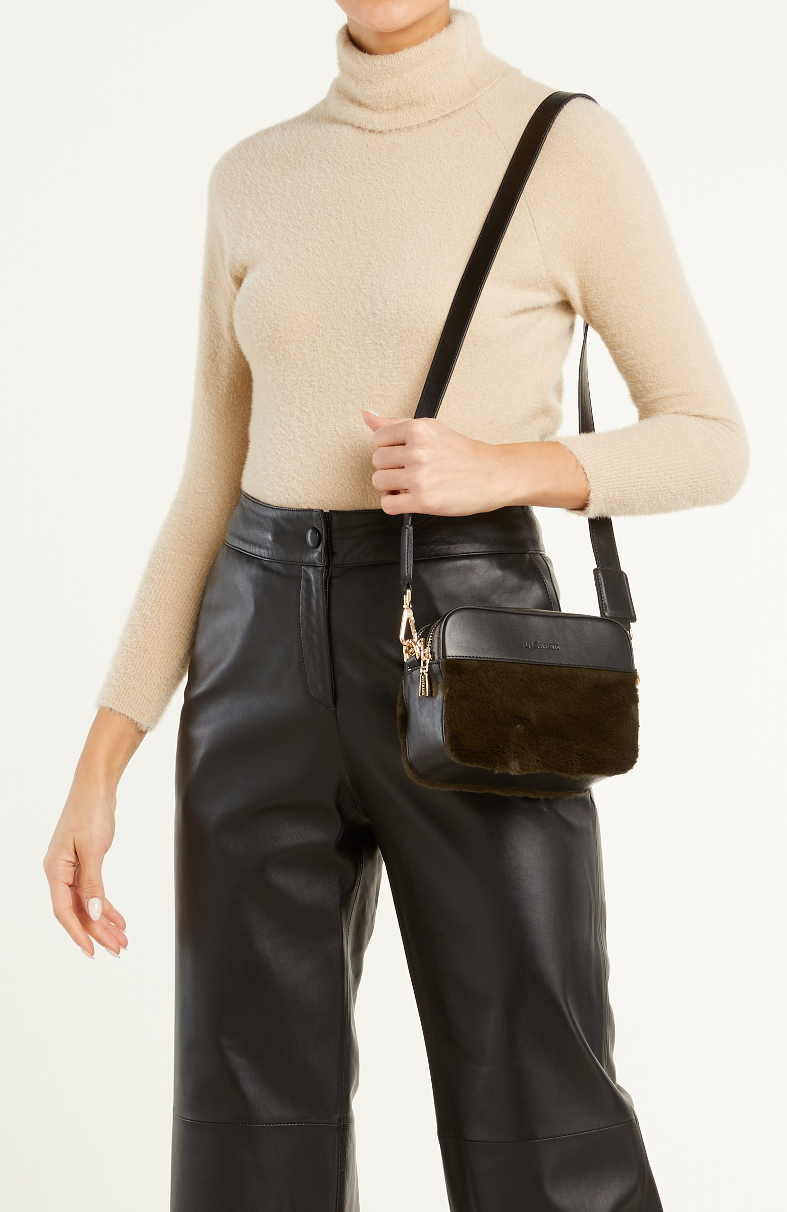 Siyah Kadın Deri Postacı Çantası