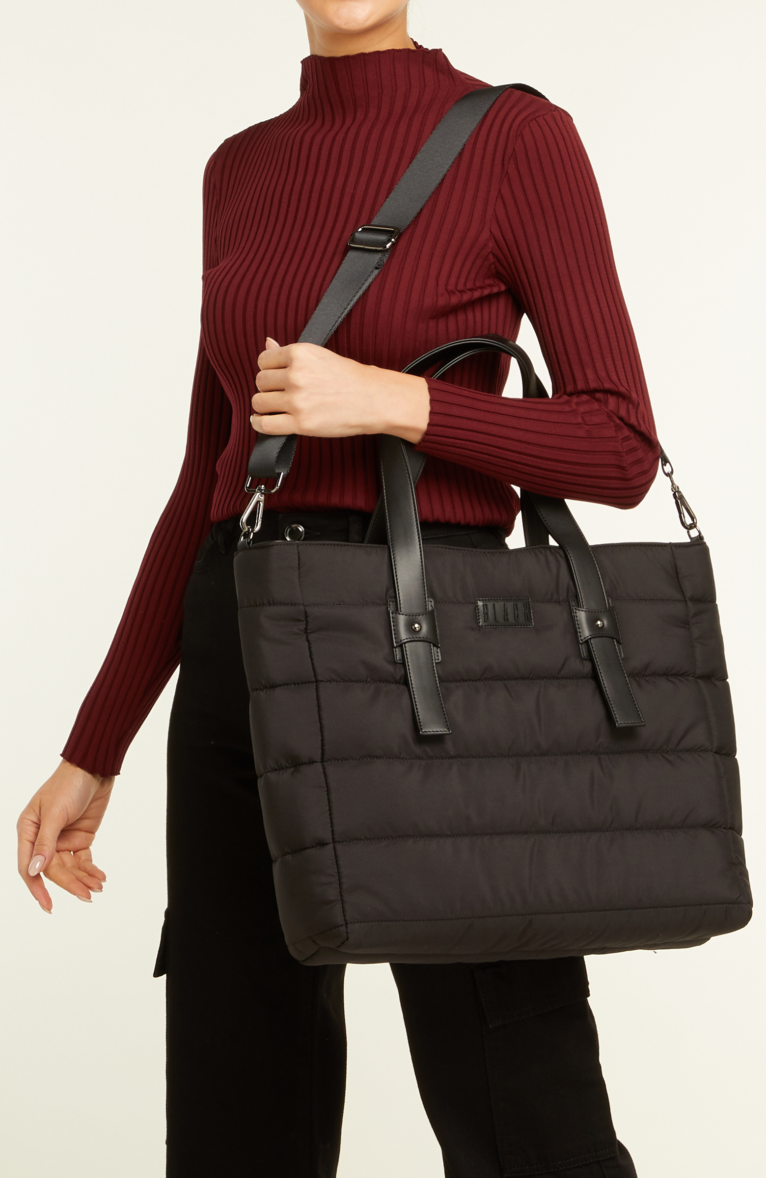 Siyah Kapitoneli Kadın Çanta