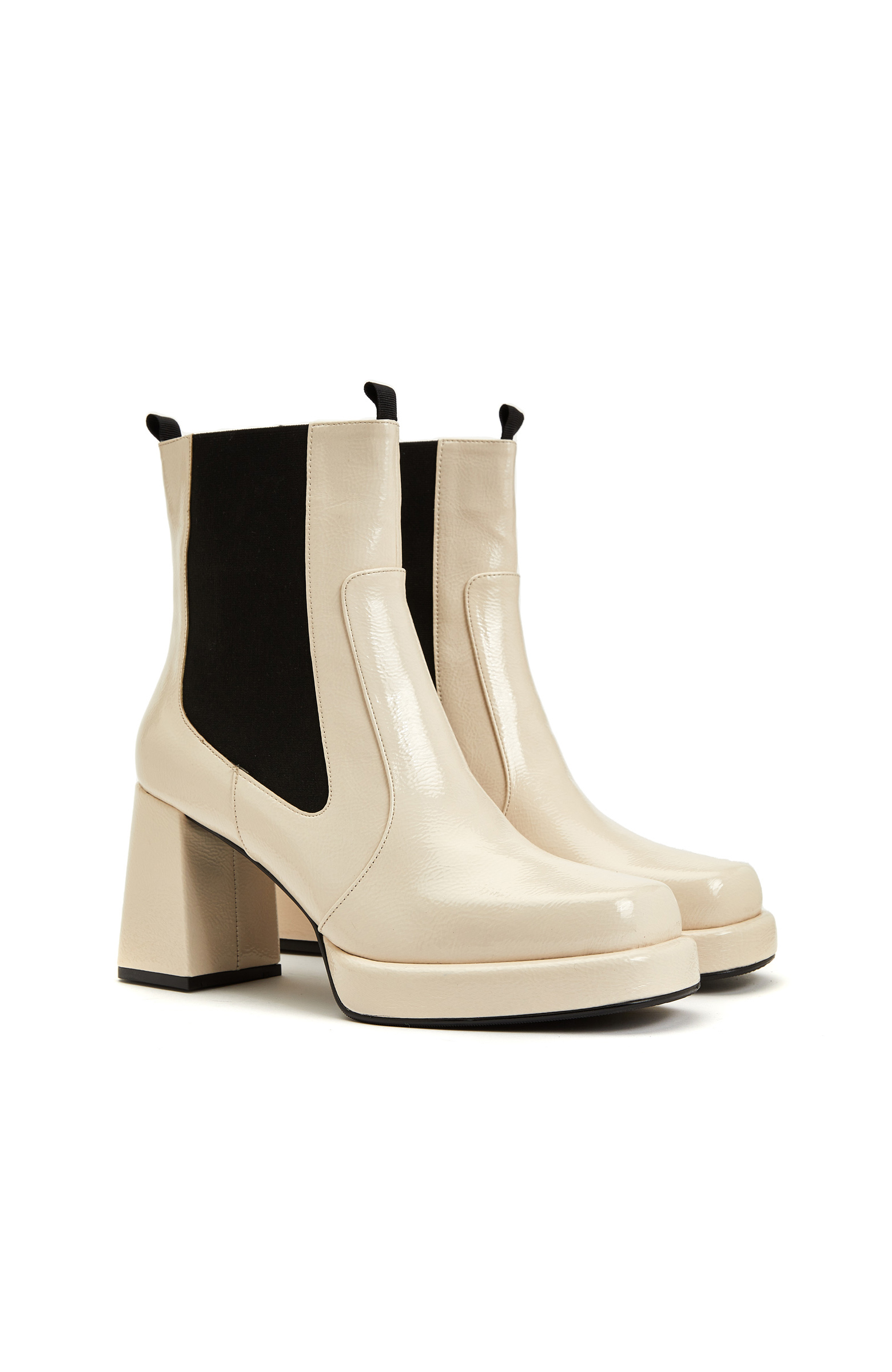 Kırıkbeyaz Kadın Bot