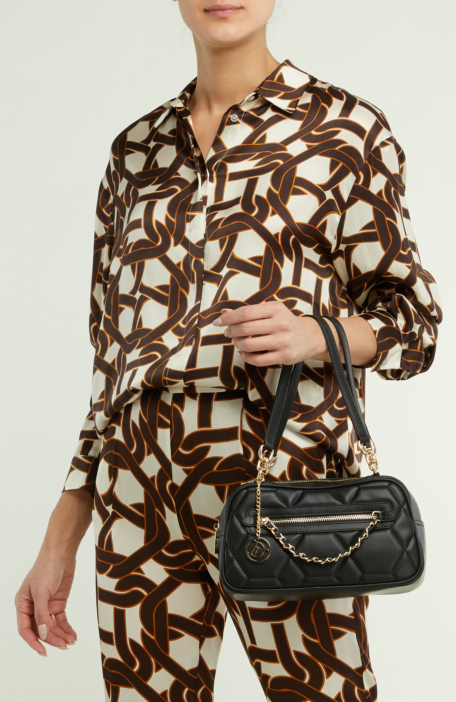 Siyah Kapitoneli Kadın Omuz Çantası